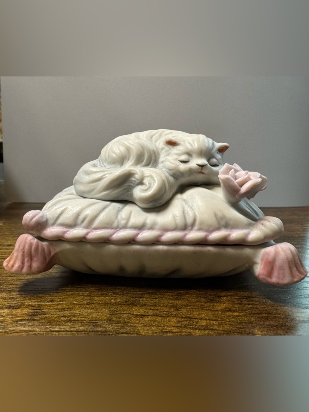 Vintage Genuine Porcelain Sleeping Cat Trinket Box Jewelry Box